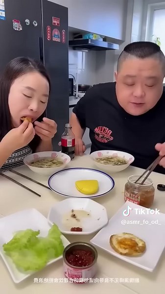 Exploring ASMR Food Experiences with Couple Mukbang