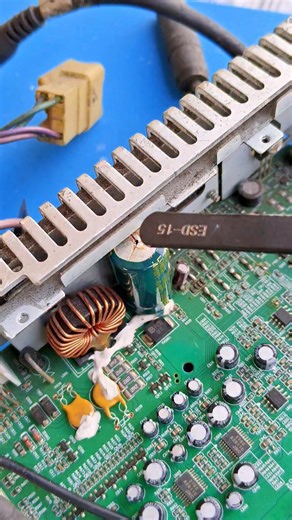 Giyan Circuit | #ElectronicsRepair #CapacitorFailure #ReversePolarity #ElectronicComponents #RepairTutorial | Instagram