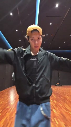 J-Hope: Shake It to the Max Clip y Traducción