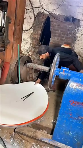 US Factory Work & Satisfying Production