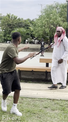 El Vera on Instagram: "Unexpected scene🤣 #Big -cola 🤣 #videosvirales #BigCola #facebookviral #funnymoments #usa"