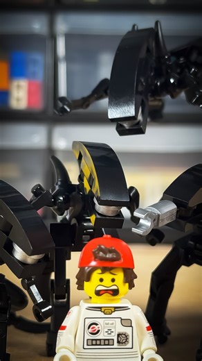 IBrickedItUp on Instagram: "How to build a xenomorph from alien. #legomoc #legotutorial #alien #legoinstagram #legomania"