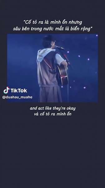 Vui vẻ bên ngoài, nỗi buồn bên trong