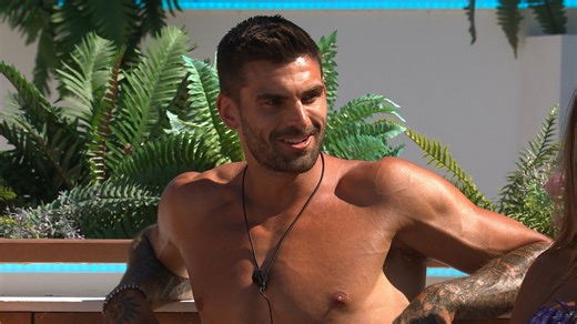 Love Island 2022 contestant reveals Adam Collard sent her messages before joining the show