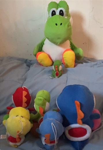 Who remembers this song! From Yoshi story! I can’t wait for the new game Yoshi and the Mysterious Book! eBay uniquely_radiant All hail king yoshi and his loyal subjects. And also don’t miss his big jester towards the end!! Goodwill haul! I was at the good will outlets and Found all these yoshi and also the this cute halloween Cosplay head piece from an earlier thrift adventure. I was appointed the jester in their kingdom that’s ok I love yoshi 😭 I got a blue red yellow green it’s so hard to par