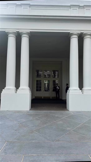 Here’s a look inside the White House from our tour early this afternoon 👀 Once I am an official congressional spouse, I can give YOU tours of these rooms, the Capitol and more 😊🇺🇸 | Chelsea Strub