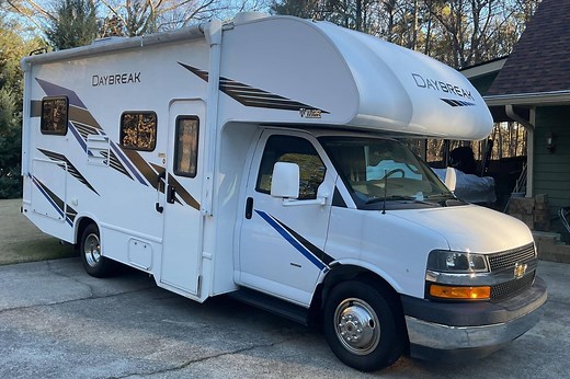 2019 Chevrolet Express 3500 Thor Motor Coach Daybreak 22GO - V8 Power, Full Camper Conversion, Dual Air Conditioning System