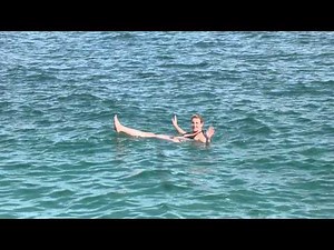 Travel Video - Floating in the Dead Sea - Swimming in the Dead Sea in Israël