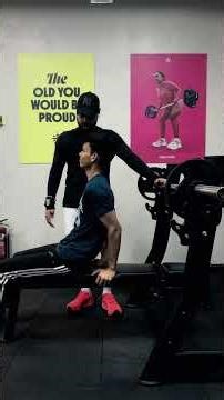 Stop Training Chest Wrong! 😅 Beginner Bench Press Mistakes vs. Correct Form 💪🔥