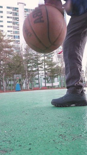농구공 드리블하는소리(the sound of dribbling a basketball)