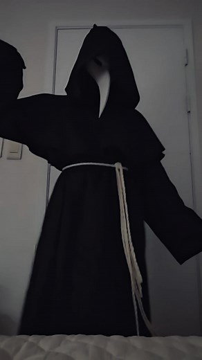 SCP-049 cosplay tips: How to portray the Plague Doctor convincingly