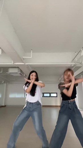 Party in the practice room 🥳 #Lapillus #라필루스 #Yue #유에 #Seowon #서원