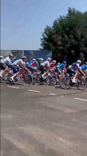 Final Showdown! UCI Men’s Elite Road Race Underway #kigali2025 #cycling