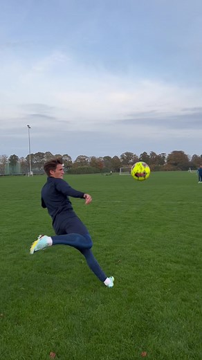 Side Volley FC 👟⚽️🔥 #7mlctraining #technique #training #footballtraining #soccertraining #tek