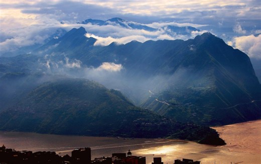 【视频看中国系列】走一遍长江三峡，去体验那雄伟壮丽的山水云雾