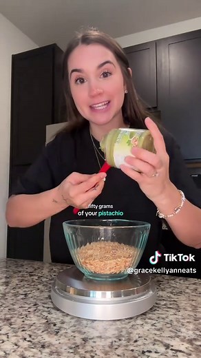 Let’s make Dubai chewy cookies 😋🍪🍓🍫 #dubaichocolate #cooking #cookwithme #recipe #foodie