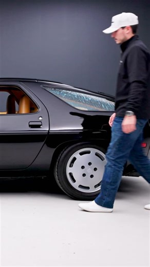 “The chicken was still warm” - Jeremy Clarkson #porsche #porsche928 #928 #928s #porscheclassic #porschemoment #porscheclub #porschelove #porschelife #1600veloceauctions | 1600Veloce