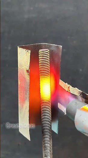 “Heat & Bend Metal Like a Pro! 🔥 Simple DIY Trick”