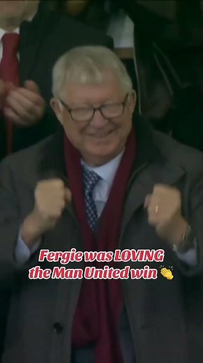 Sir Alex Ferguson looks delighted with Man United 👏