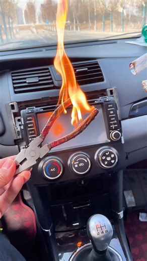 🔌 Quick-Connect 2-Pin Wire Terminals Fast, solder-free wiring for LED strips & low-voltage projects ⚡ ✅ Tool-Free Install – Push, lock, done. No stripping or soldering 🔒 Secure Locking Buckle – Won’t loosen from vibration 🔧 Universal Fit – Works with 18–22 AWG solid & stranded wires 📏 Space-Saving – Up to 60% smaller than screw terminals 🛠 Easy 4-Step Use: 1️⃣ Align polarity 2️⃣ Insert wire 3️⃣ Clamp cap 4️⃣ Connect 💡 Perfect For: LED strips, car wiring, speakers & DIY electronics | Limore