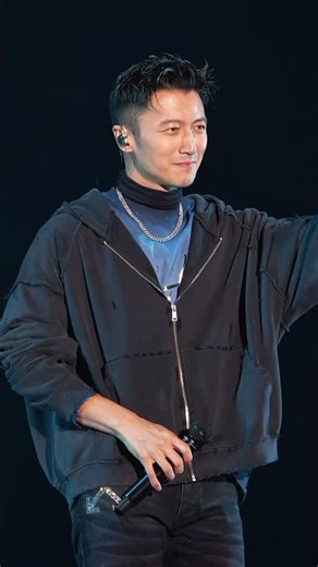 这男人连害羞都带着蛊惑人心的力道 #谢霆锋苏州演唱会 #谢霆锋演唱会 #谢霆锋 #因为爱所以爱