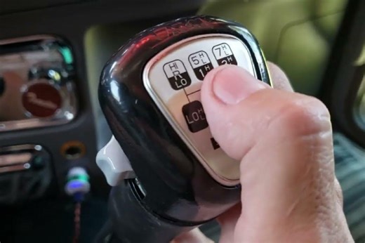 Vídeo: así se opera un cambio manual de 18 marchas - Periodismo del Motor