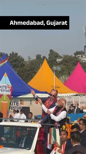 PM Modi & German Chancellor fly Kite