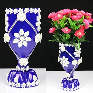 4M views · 106K reactions | how to make a flower vase with plastic bottle Cómo hacer un jarrón con una botella de plástico. #diy #crafts #manualidades #reciclaje | Crafts Dude | Facebook
