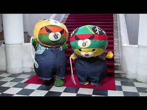 みきゃんとダークみきゃんの即席コラボわんこスター(20171217 県庁みきゃんふれあいデー)