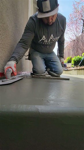 Concrete Slab Scaling and Spalling – Why Precision Hand Floating and Surface Consolidation Matter