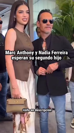Marc Anthony y Nadia Ferreira esperan su segundo hijo La pareja dio la noticia coincidiendo con la celebración de su tercer aniversario. Fue Nadia quien anunció el embarazo a través de una tierna imagen en la que se ve su panza acompañada por su mano, la del cantante y la de su primer hijo. Junto a la foto, escribió: “Happy 3rd anniversary!! Qué regalo tan grande nos da la vida. Dios es grande. Marquito is going to be a big brother.” #aniversario #anuncio #embarazo #primicia #marcanthony Informa