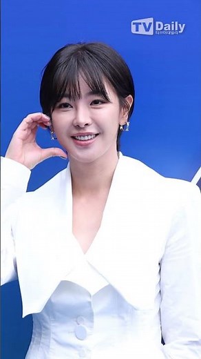 #Go Won-hee, the epitome of neatness in an all-white set-up and short hair🤍 #SeoulFashionWeek #sf...