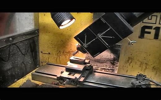 [ukmwg] EMCO F1 CNC磨机加工了Emco车床刀具持有器。