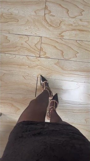Secretary in heels #feet #legs #foot #nyc #newyork #usa #heels