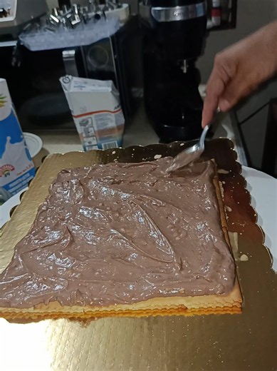 Pastel de galleta relleno de chocolate: receta y decoración