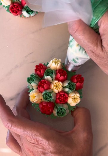 Creative Christmas Cupcake Decorating Ideas