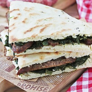 14K views · 127 reactions | Veloce in padella, tradizionale umbra: La torta al testo. Provala! https://www.cookaround.com/ricetta/Torta-al-testo.html | Cookaround - Cucina e Ricette | Facebook