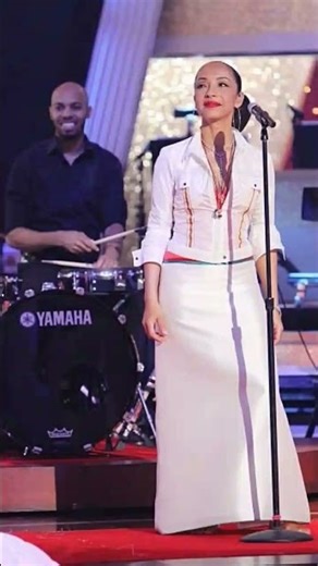 I Couldn’t Love You More#Sade #ICouldntLoveYouMore #90sMusic #SoulJazz #ClassicVibes #MusicShorts