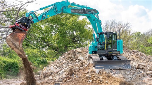 Hooper and Sons adds Kobelco SK270 SR excavator