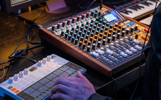 Tascam model12调音台开箱视频