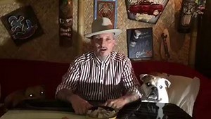 Trommelwirbel! Hier kommt die Gewinnerin zum Gewinnspiel vom 16.02.18 - natürlich wieder mit gebührender Assistenz :) Herzlichen Glückwunsch, Julia Máire! (Du erhältst später eine PN mit allen Details zum Ablauf.) An alle, die leider nicht gewonnen haben: wir haben gestern das letzte Gewinnspiel für dieses Jahr gestartet, da könnt Ihr euer Glück noch einmal versuchen! | Tattoo Ink Explosion