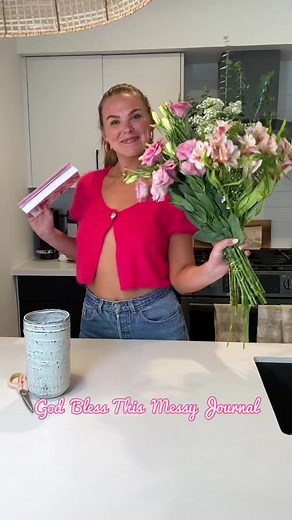 DIY floral arrangement inspired by God Bless This Messy Journal 💐💛✨ would also make a great Mother’s Day gift! #mothersday #flowers #bouquet #spring flowers i used:•lisianthus 🌸•eucalyptus 🌿•gypsophila 🤍•alstroemeria 💐