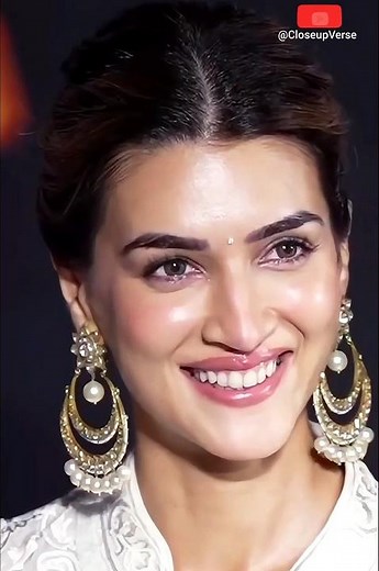 Kriti Sanon Face Closeup | Bollywood Actress Lips Closeup | Kriti Sanon Hot Expressions Vertical