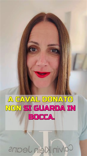 Állatos olasz kifejezések 🐶🐔 Tudtad, mit jelent, ha fa un freddo cane﻿? Vagy miért mondják, hogy andare a letto con le galline﻿? Fedezzük fel együtt az olasz nyelv legviccesebb állatos kifejezéseit! Kövess további érdekességekért! #olasz #állatok #nyelvtanulás #kifejezések | Olaszmamma