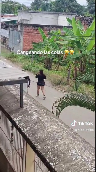 Disfruta bailando en faldas cortas