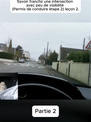 Savoir franchir une intersection avec peu de visibilité (Permis de conduire étape 2) leçon 2 (2)