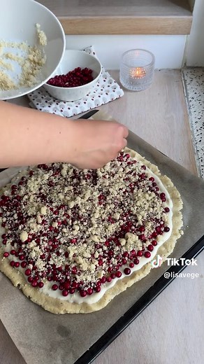 Ihana puolukka-kinuski peltipiirakka resepti