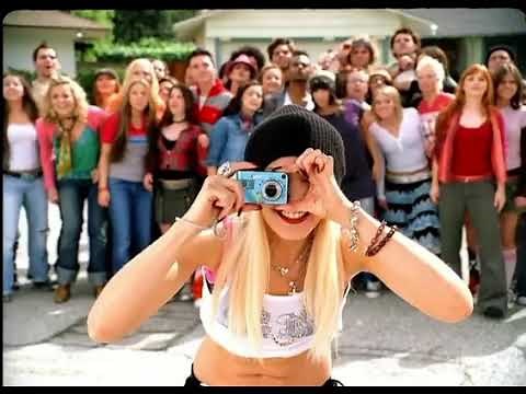 Gwen Stefani says “Super Kawaii”