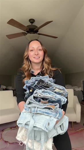 Not me filming an entire jean shorts try on video with a mic and only realizing afterwards it wasn’t on 🤦‍♀️ anyways… should have some more space in my shorts drawer now 🤷‍♀️ #cleanout #tryonhaul #americaneagle #americaneaglejeans #tryon