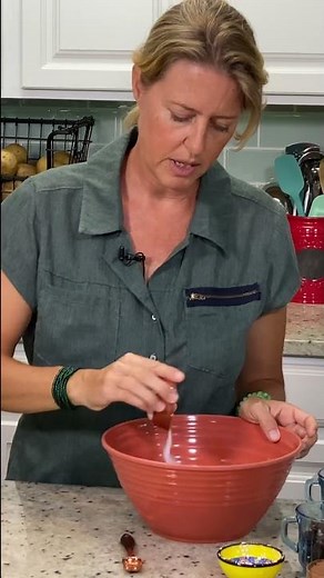 HEALTHY VEGAN HOSTESS CUPCAKES in 60 SECONDS! + free printable recipe